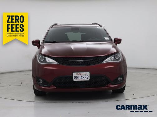 Red 2018 Chrysler Pacifica Limited