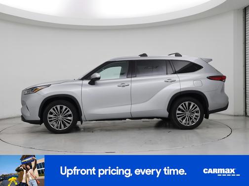 Silver 2022 Toyota Highlander Hybrid Platinum