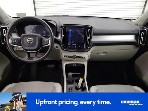 Black 2020 Volvo XC40 T5 Momentum