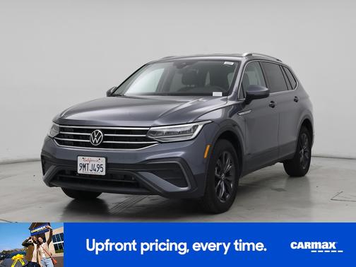 Gray 2024 Volkswagen Tiguan SE
