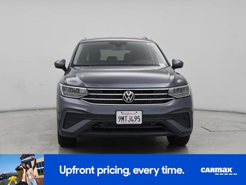 Gray 2024 Volkswagen Tiguan SE