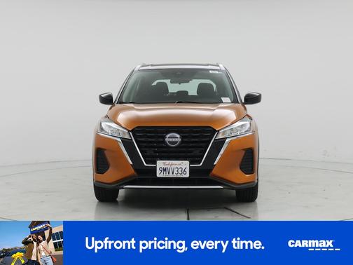 Tan 2024 Nissan Kicks SV