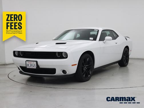 White 2018 Dodge Challenger SXT