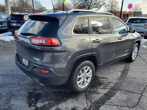 2016 Jeep Cherokee Sport