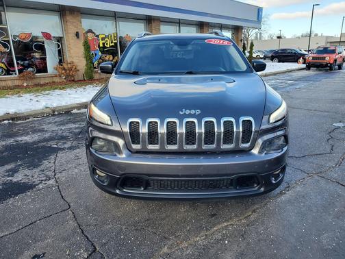 2016 Jeep Cherokee Sport