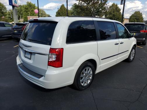 2016 Chrysler Town & Country Touring