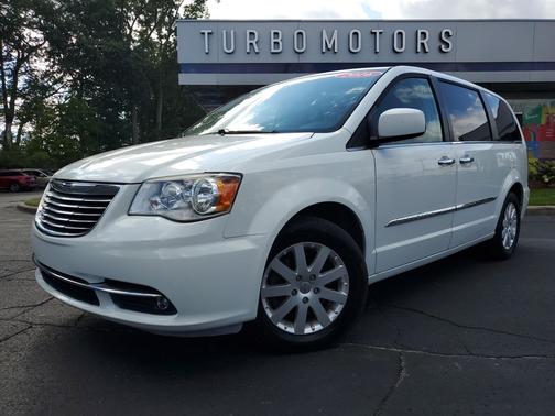 2016 Chrysler Town & Country Touring
