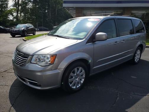 2016 Chrysler Town & Country Touring