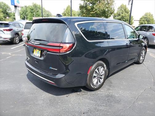 2024 Chrysler Pacifica Hybrid Select