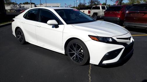 2022 Toyota Camry SE