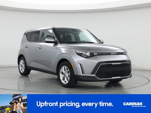 Gray 2024 Kia Soul LX