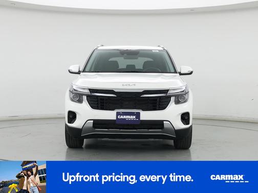 White 2025 Kia Seltos S