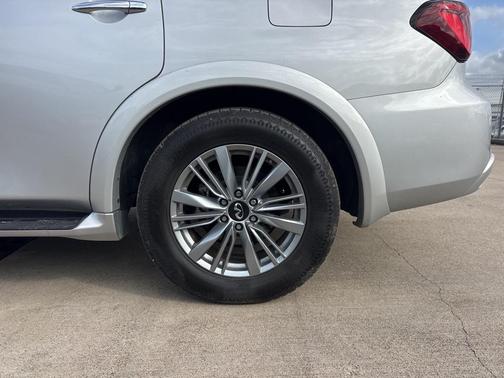 2023 INFINITI QX80 Luxe