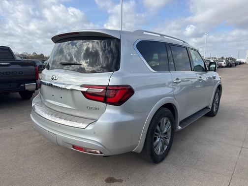 2023 INFINITI QX80 Luxe