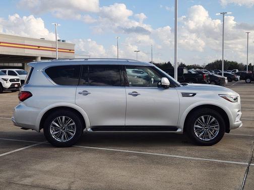 2023 INFINITI QX80 Luxe
