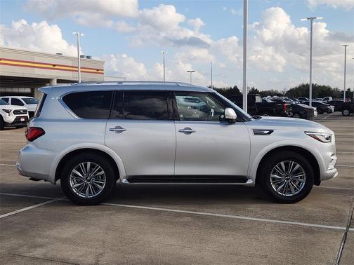 2023 INFINITI QX80 Luxe