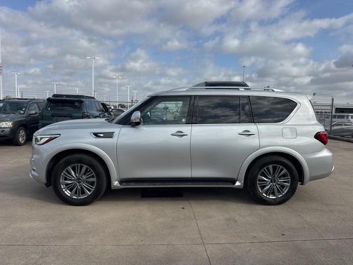2023 INFINITI QX80 Luxe