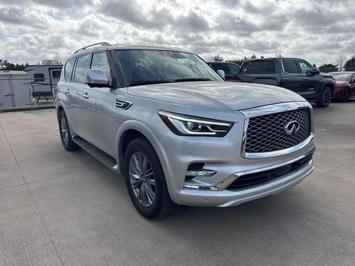 2023 INFINITI QX80 Luxe