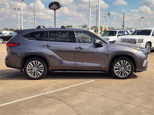 2021 Toyota Highlander Hybrid Platinum