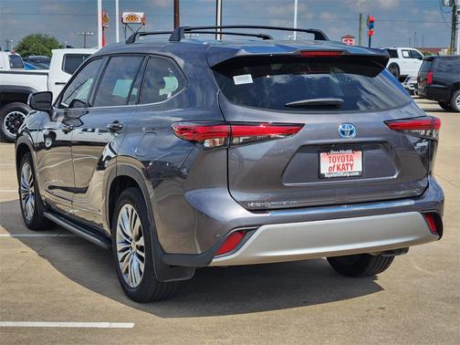 2021 Toyota Highlander Hybrid Platinum