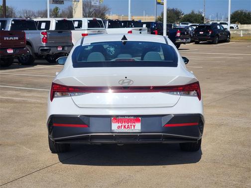 2025 Hyundai ELANTRA SEL