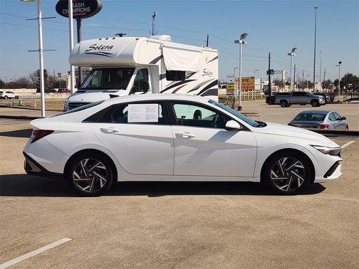 2025 Hyundai ELANTRA SEL