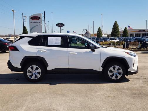 2024 Toyota RAV4 LE
