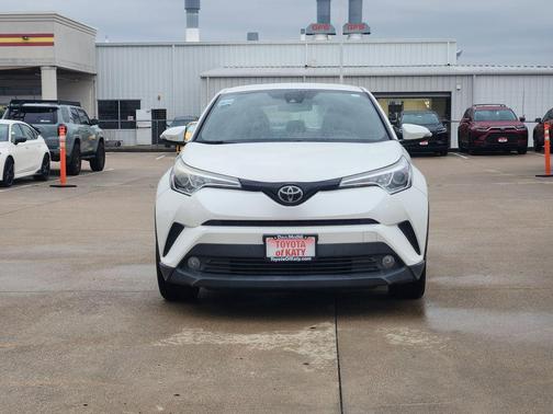 Blizzard Pearl 2018 Toyota C-HR XLE Premium
