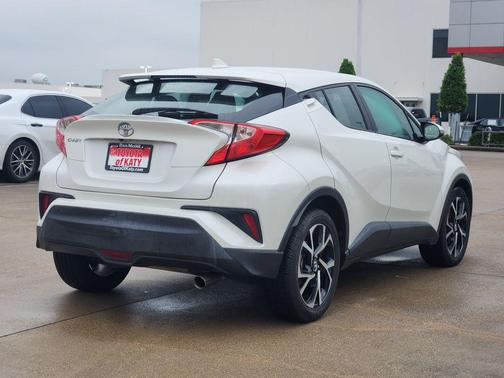Blizzard Pearl 2018 Toyota C-HR XLE Premium