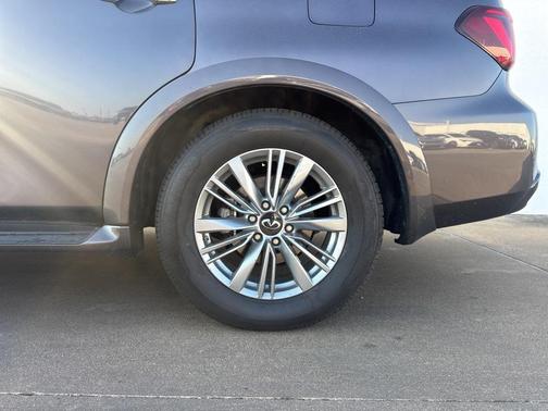 2023 INFINITI QX80 Luxe