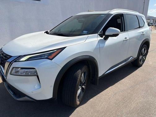 Pearl White Tricoat 2023 Nissan Rogue SL