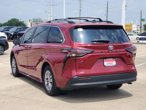 Pearl 2025 Toyota Sienna XLE