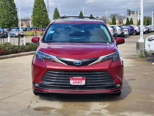 2025 Toyota Sienna XLE