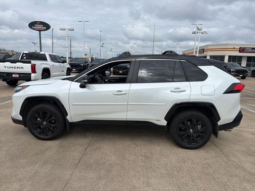White 2025 Toyota RAV4 Hybrid SE