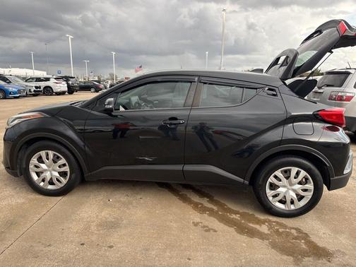 2021 Toyota C-HR LE