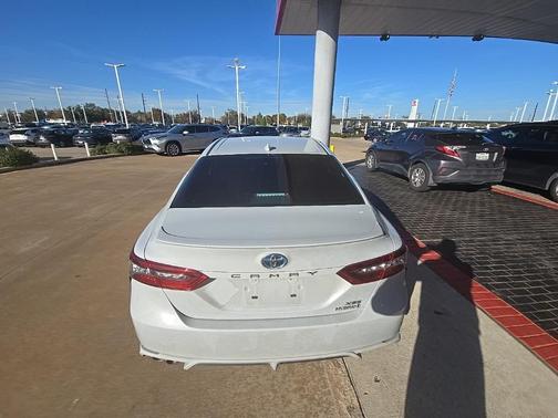 2024 Toyota Camry Hybrid SE