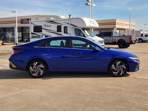 2025 Hyundai ELANTRA SEL