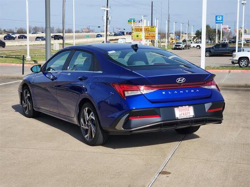 2025 Hyundai ELANTRA SEL