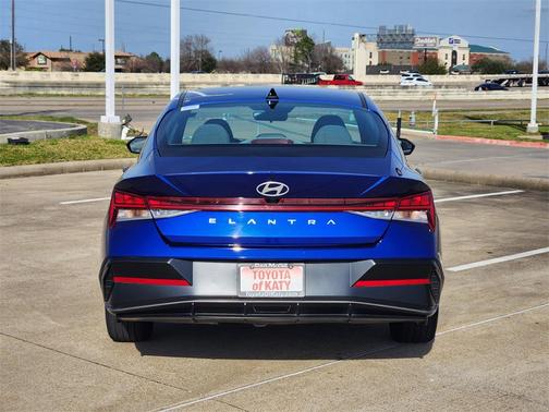 2025 Hyundai ELANTRA SEL