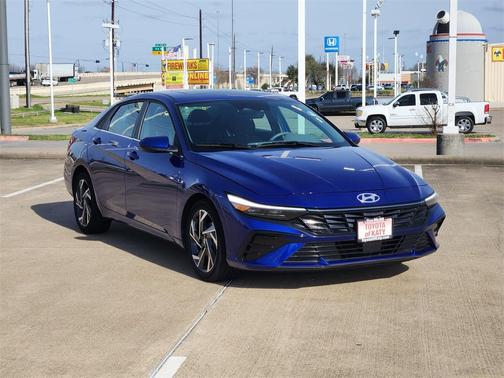 2025 Hyundai ELANTRA SEL