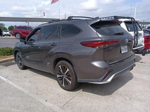 Magnetic Gray Metallic 2021 Toyota Highlander XSE