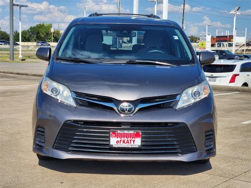 2019 Toyota Sienna LE