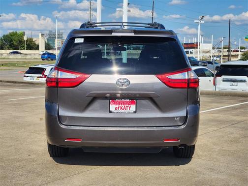 2019 Toyota Sienna LE
