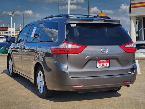 2019 Toyota Sienna LE