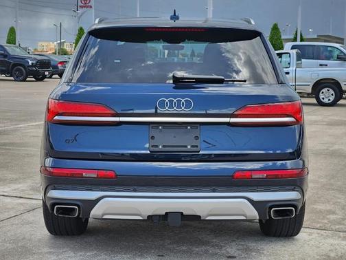 2025 Audi Q7 45 Premium Plus