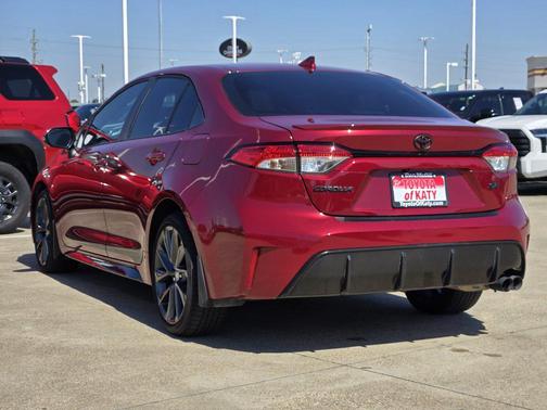 Pearl 2025 Toyota Corolla SE