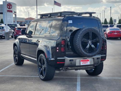 2022 Land Rover Defender 110 X-Dynamic SE