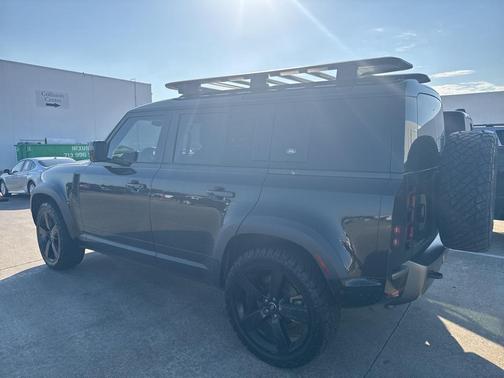 2022 Land Rover Defender 110 X-Dynamic SE