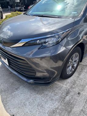 2025 Toyota Sienna LE