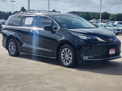 Midnight Black Metallic 2023 Toyota Sienna XLE